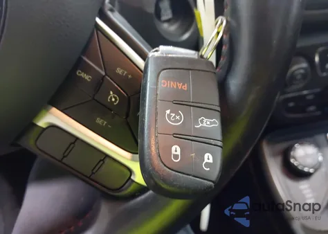 2018 Jeep Compass Trailhawk 4X4 from USA, damaged, VIN 3C4NJDDB7JT264276